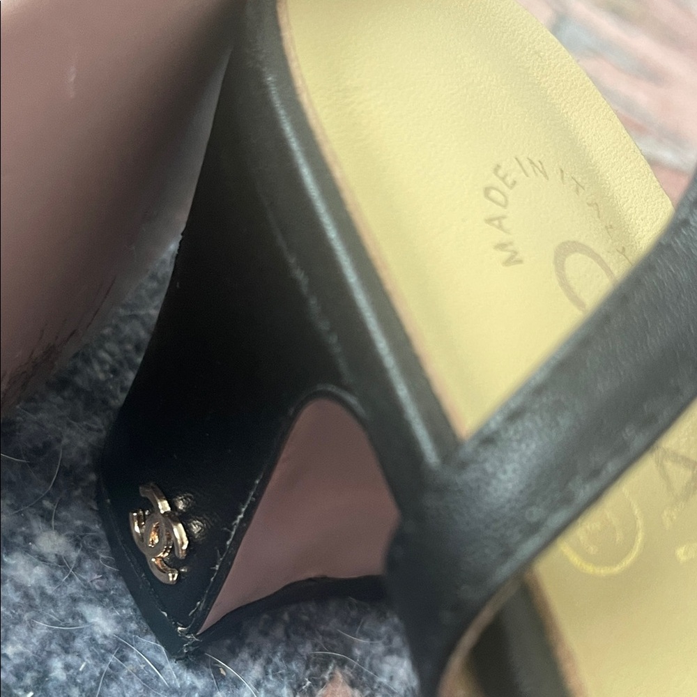 Elegant Black Slingback Heels - Picture 4 of 8